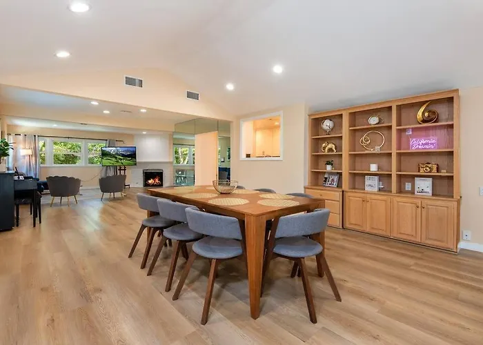 Luxury 3Br House W/ Jacuzzi & Big Backyard!