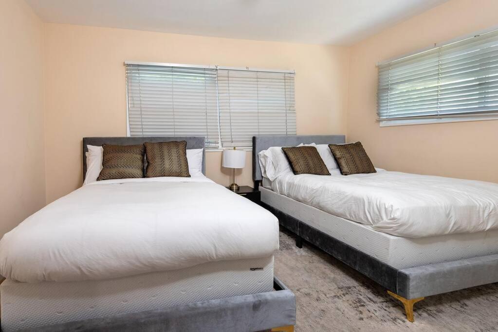 Appartamento Luxury 3br House W/ Jacuzzi & Big Backyard!