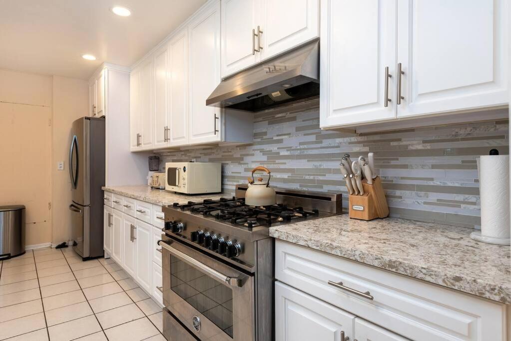 Luxury 3br House W/ Jacuzzi & Big Backyard! Appartamento Los Angeles