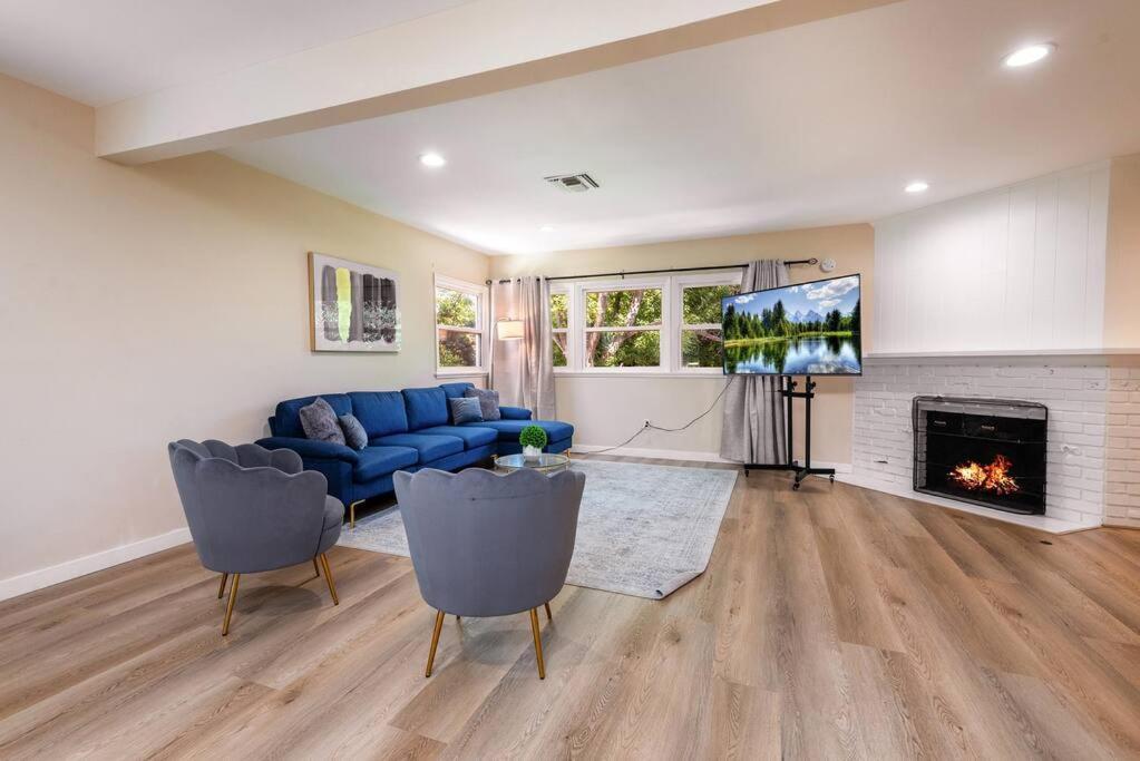 Appartamento Luxury 3br House W/ Jacuzzi & Big Backyard! *