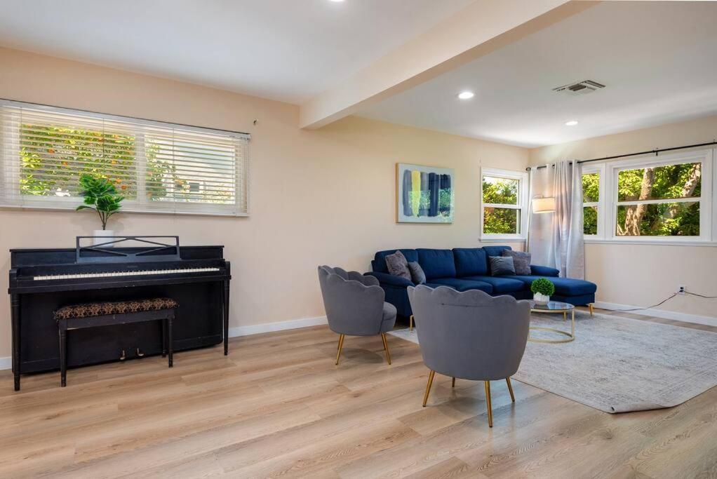 Luxury 3br House W/ Jacuzzi & Big Backyard! Appartamento