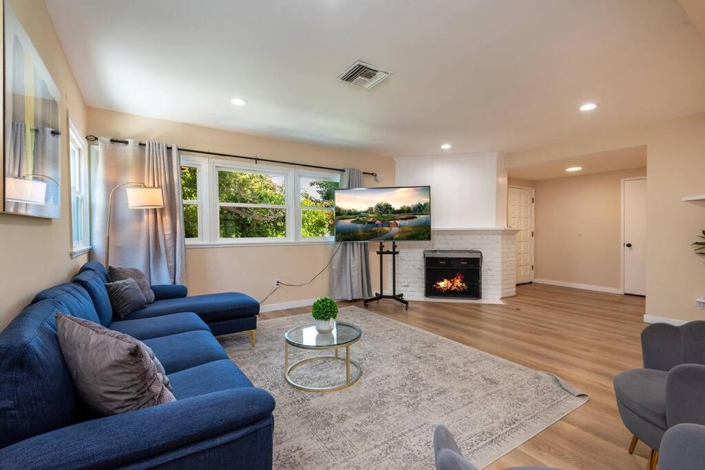 Appartamento Luxury 3br House W/ Jacuzzi & Big Backyard!